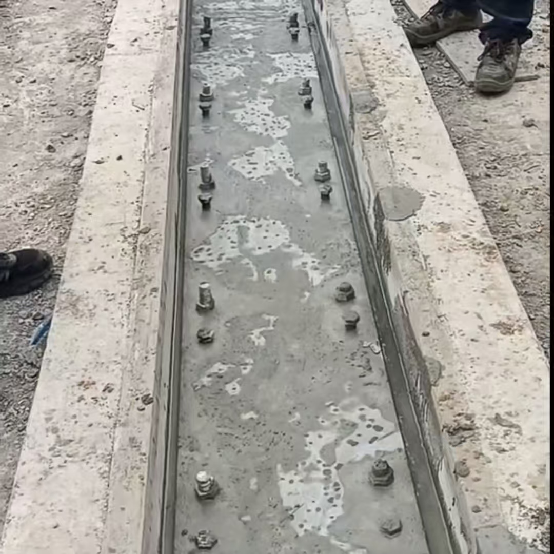 凤阳港口码头起重机龙门吊重型机械设备稳固用早强快凝轨道胶泥